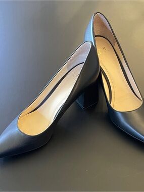 Marc Jacobs Black Leather Block Heel Pumps